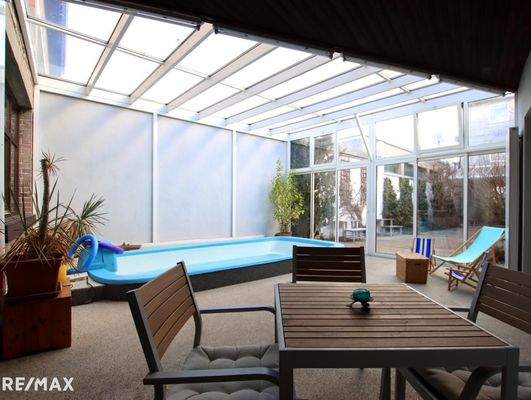 Wintergarten mit Pool