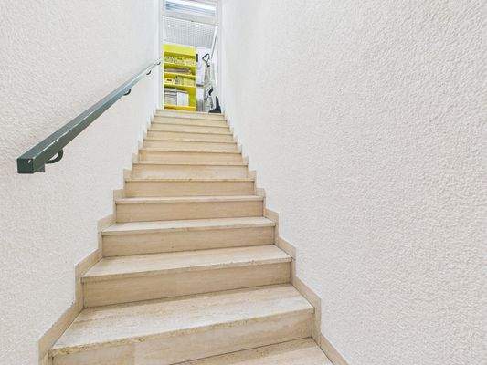 Treppe ins Untergeschoss