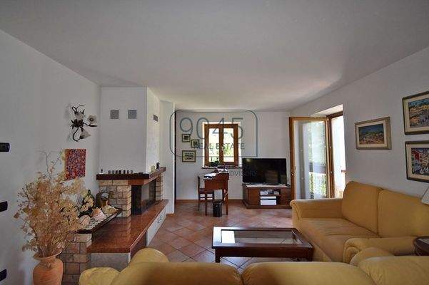 Exklusive Villa mit Panoramablick und großem Grundstück – Ala