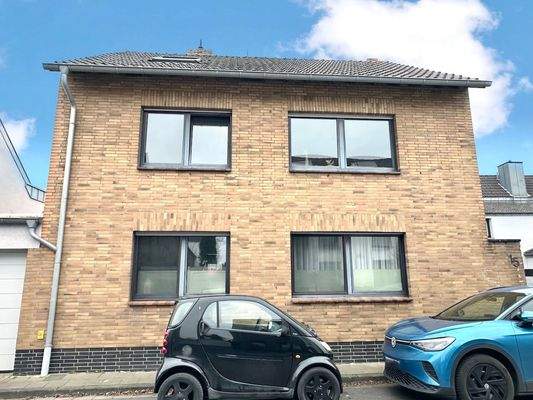 Hausansicht Vorderseite Zweifamilienhaus