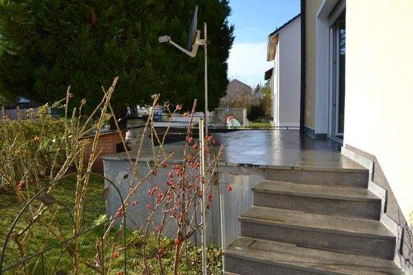 Terrasse mit Gartenanteil