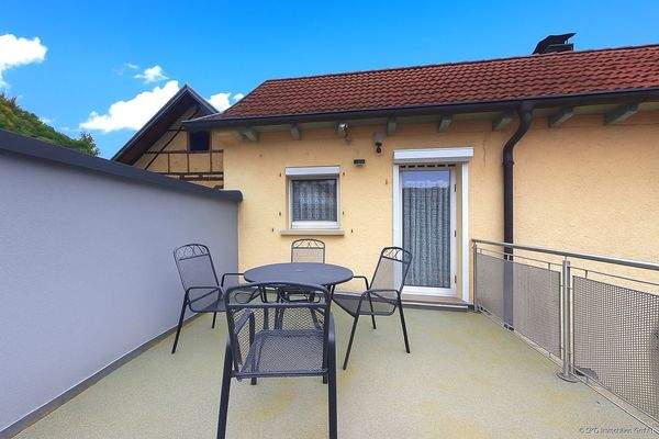 Große Sonnenterrasse