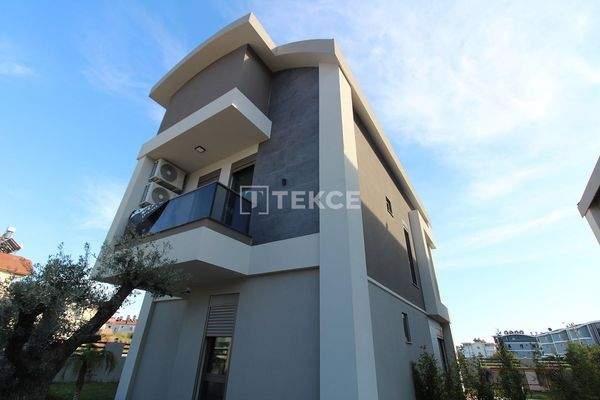 5-Bedroom Villa with Pool in a Central Location in Side Antalya