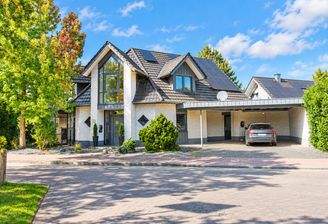 Einfamilienhaus mit Carport