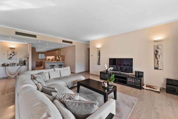 Living area in apartment in Bendinat 4