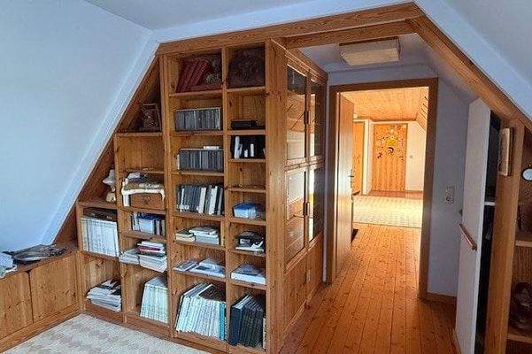 Schlafzimmer mit hochwertigen Einbaumöbeln