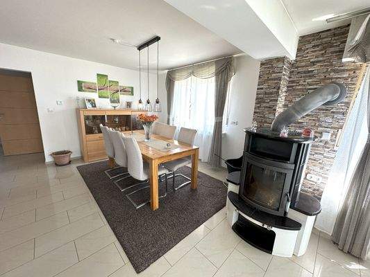 Essbereich mit Kamin