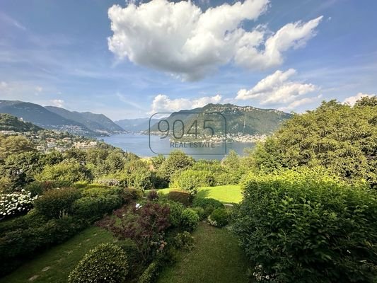 Haus mit beeindruckendem Blick auf die Stadt Como und den Comersee - Lombardei