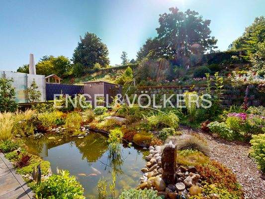 Der hintere Gartenteil erweitert sich um ein von der Stadt unentgeltlich verpachtetes Grundstück
