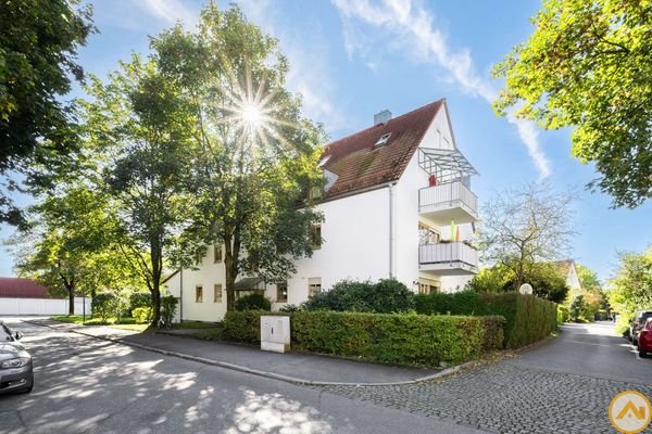 Hausansicht mit Balkon