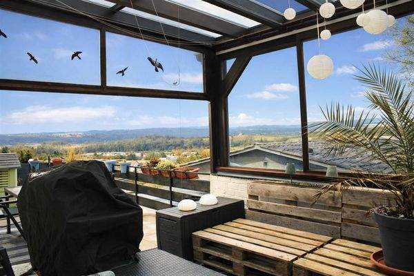 Wintergarten mit Zugang zur Terrasse