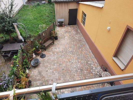 Blick von Balkon auf Innenhof