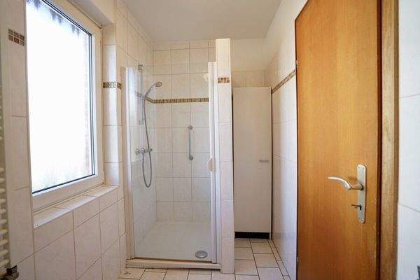 Badezimmer mit Dusche