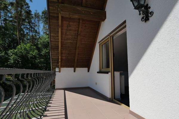 großer Südbalkon im Obergeschoss