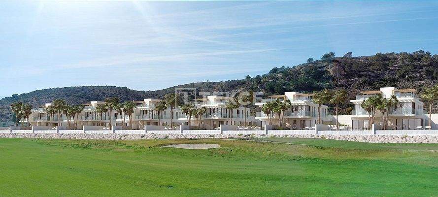 Detached Villas with Pools and Garages in Monforte del Cid