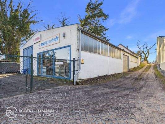 Gewerbehalle außen