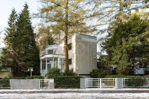 Hausfrontt Zufahrt Garage