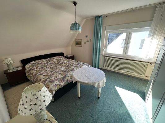 Schlafzimmer 1