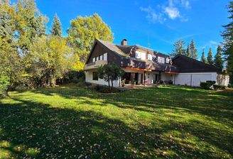 Tolles Haus mit schöner Grünanlage