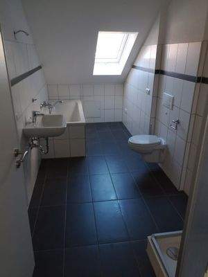 Bad mit Wanne und Dusche