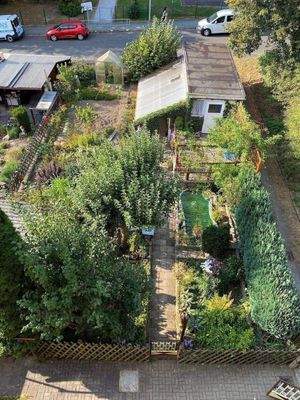 Blick auf den dazugehörigen Garten.jpg