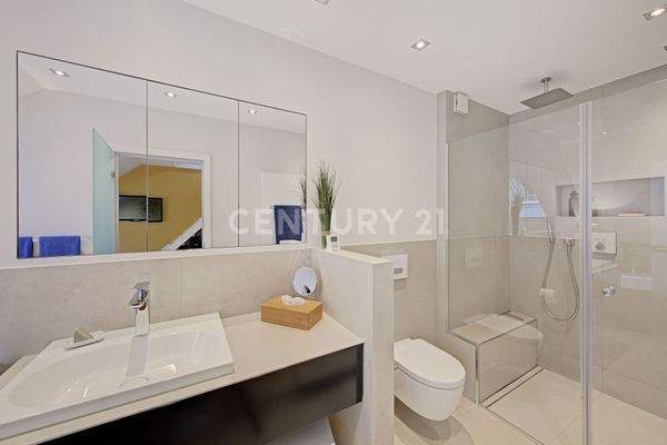 Tageslichtbad mit Duschzone