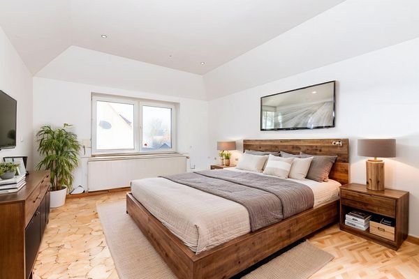 Schlafzimmer Dachgeschoss - staged