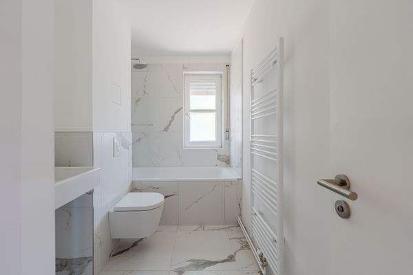 Badezimmer mit Wanne