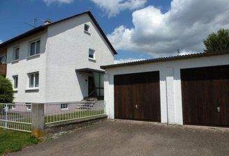 Hausansicht Osten und Garagen