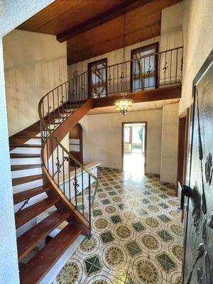 großzügige Galerie