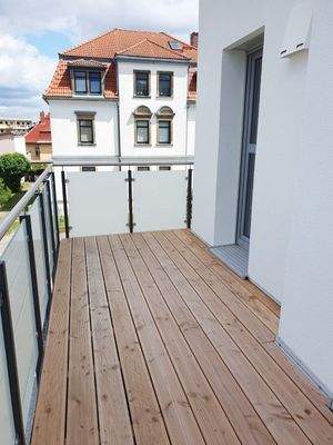 großer Balkon am Wohnzimmer