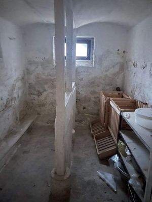 KG: Abstell / Holzlager früher Stall