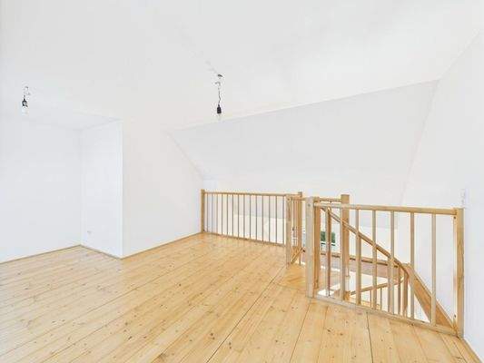 CAM04191G0-PR0051-STILL007