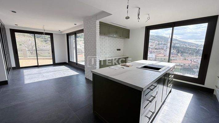 Elegant Semi-Detached Villas with Private Pools in İzmir