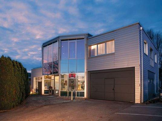 Wohnhaus mit Geschäftsfläche