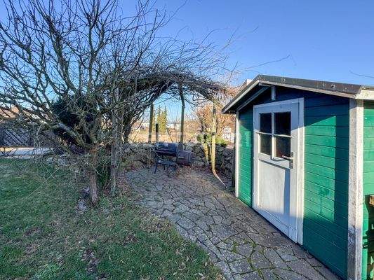 Gartenhütte und Grillplatz