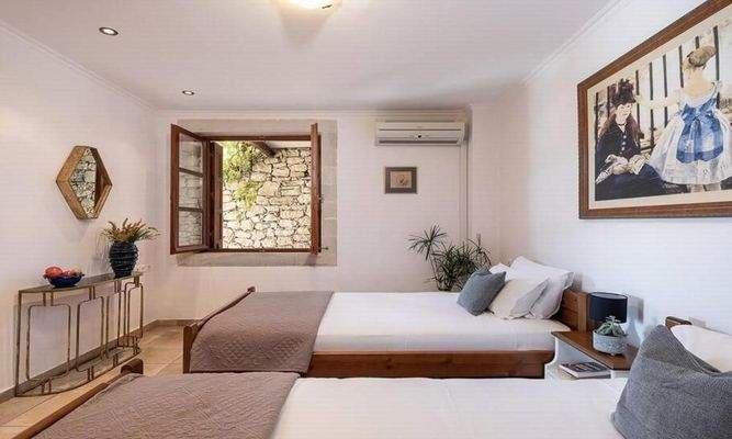 Kreta, Kournas: Luxuriöse Steinvilla mit Meer- und Bergblick