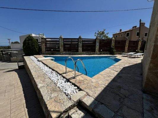 Kreta, Kournas: Schöne Villa mit drei Schlafzimmern, nur wenige Schritte vom Kournas-See entfernt