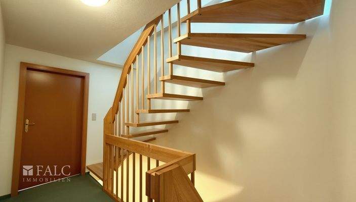 Treppe zum Dachgeschoss