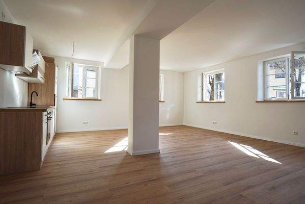 großes Wohnen + Essen 