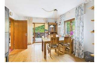 05_EG_-_Esszimmer_mit_Zugang_zur_Terrasse