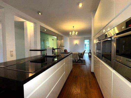 Built-in kitchen with cooking island