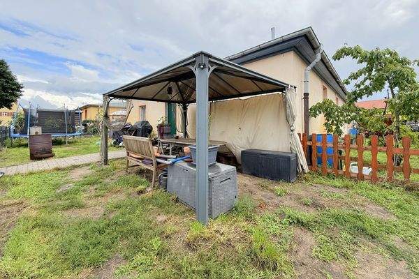 Vorgarten mit Sitzmöglichkeit