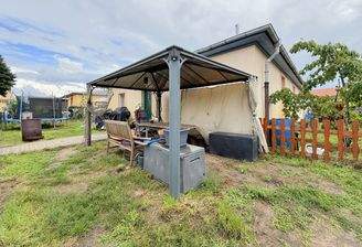 Vorgarten mit Sitzmöglichkeit