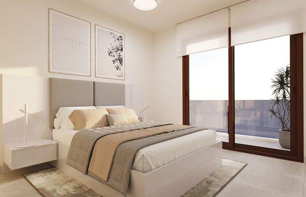 Geräumiges Schlafzimmer mit Zugang zur sonnigen Terrasse