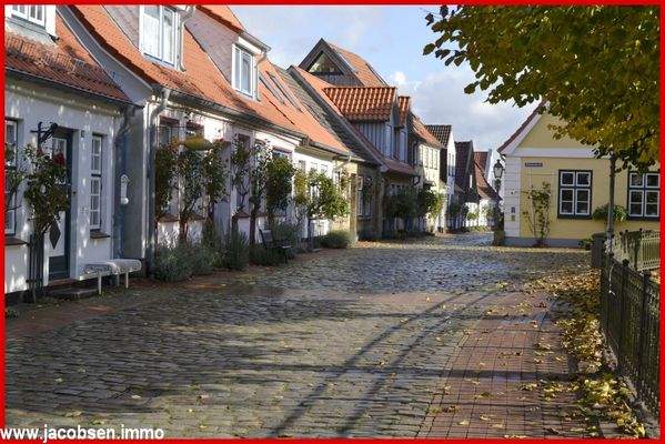 Straßenansicht vom Holm