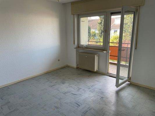 Eltern -Schlafzimmer mit Austritt zum Balkon 