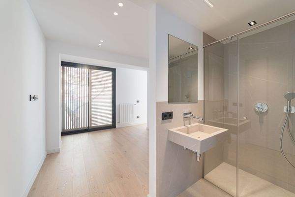 Modernes en Suite Badezimmer