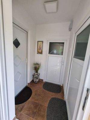 Möblierte Wohnung mit Balkon & 2 Schlafzimmer