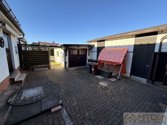Innenhof mit Blick zur Partygarage